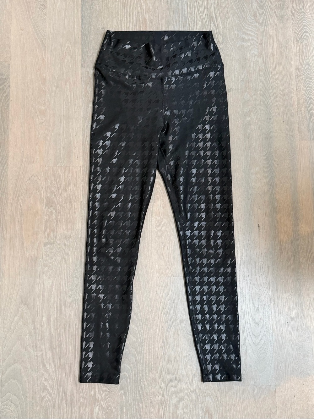 Peloton Apparel Show Up Houndstooth Foil Printed Legging Size L, like new!